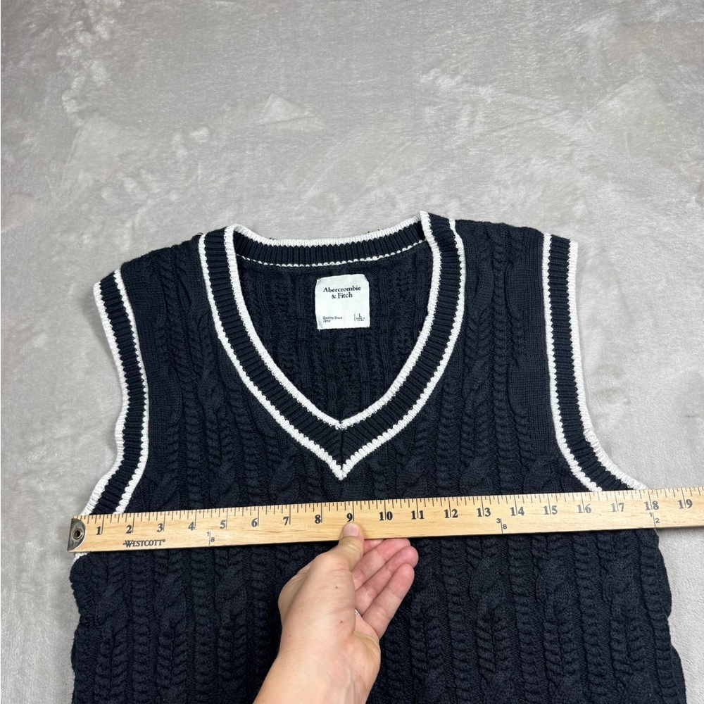 Abercrombie & Fitch Women’s Cable Knit V Neck Cropped Black White Sweater Vest L - Picture 10 of 15